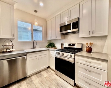 124 N Pass Avenue - Photo Thumbnail 3