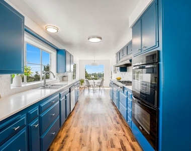 949 N Norman Place - Photo Thumbnail 11