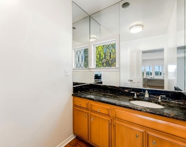 949 N Norman Place - Photo Thumbnail 8
