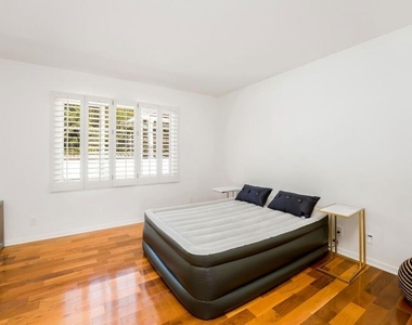 949 N Norman Place - Photo Thumbnail 22