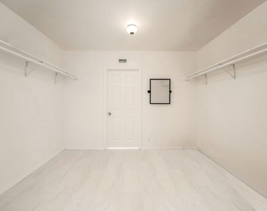 949 N Norman Place - Photo Thumbnail 19
