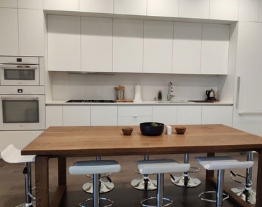 935 N San Vicente Boulevard - Photo Thumbnail 5