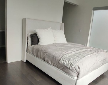 935 N San Vicente Boulevard - Photo Thumbnail 6