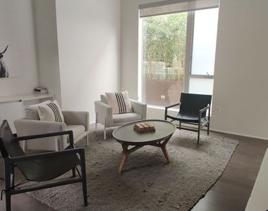 935 N San Vicente Boulevard - Photo Thumbnail 1