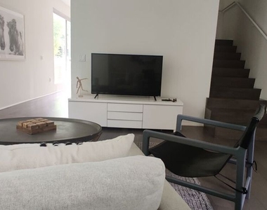935 N San Vicente Boulevard - Photo Thumbnail 3