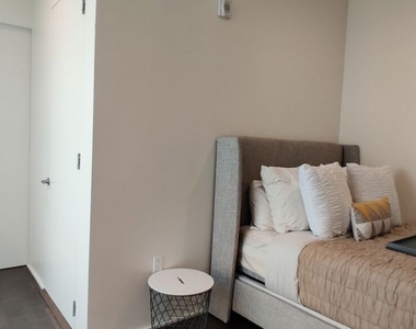 935 N San Vicente Boulevard - Photo Thumbnail 10