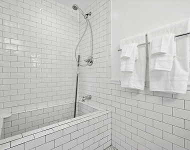 23057 Sylvan Street - Photo Thumbnail 11