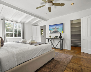 23057 Sylvan Street - Photo Thumbnail 13