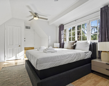 23057 Sylvan Street - Photo Thumbnail 15