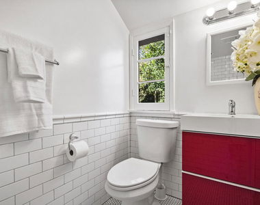23057 Sylvan Street - Photo Thumbnail 10