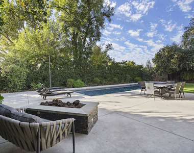 23057 Sylvan Street - Photo Thumbnail 17