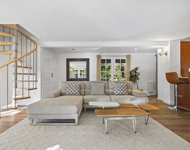 23057 Sylvan Street - Photo Thumbnail 3