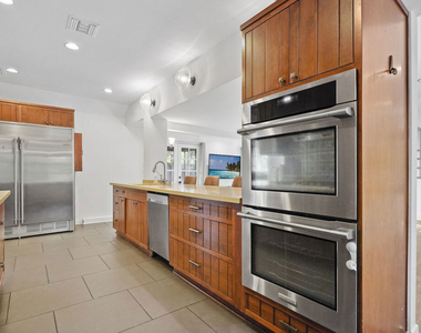 23057 Sylvan Street - Photo Thumbnail 4
