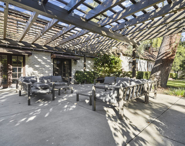 23057 Sylvan Street - Photo Thumbnail 18