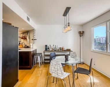 435 Arnaz Drive - Photo Thumbnail 11
