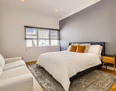 435 Arnaz Drive - Photo Thumbnail 18