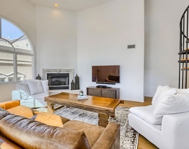 435 Arnaz Drive - Photo Thumbnail 7
