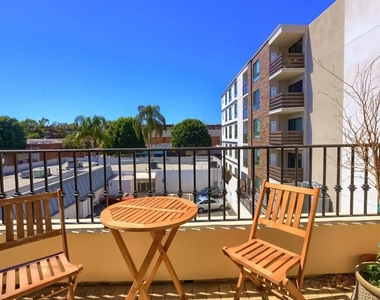 435 Arnaz Drive - Photo Thumbnail 28