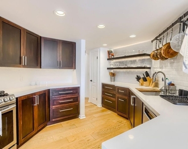435 Arnaz Drive - Photo Thumbnail 12