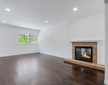 5504 Tyrone Avenue - Photo Thumbnail 1
