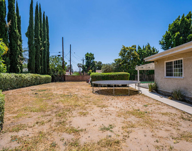5504 Tyrone Avenue - Photo Thumbnail 10