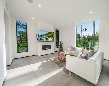 200 N Doheny Drive - Photo Thumbnail 23