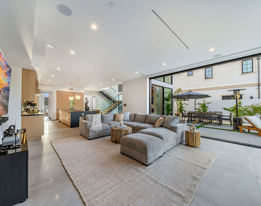 200 N Doheny Drive - Photo Thumbnail 43
