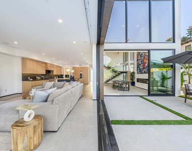 200 N Doheny Drive - Photo Thumbnail 46