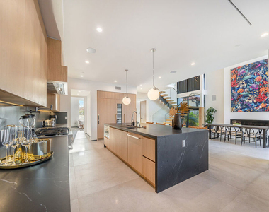 200 N Doheny Drive - Photo Thumbnail 38