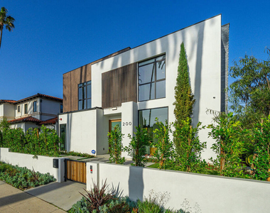 200 N Doheny Drive - Photo Thumbnail 16
