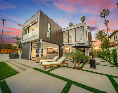 200 N Doheny Drive - Photo Thumbnail 10