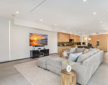 200 N Doheny Drive - Photo Thumbnail 45