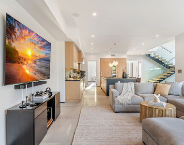 200 N Doheny Drive - Photo Thumbnail 44
