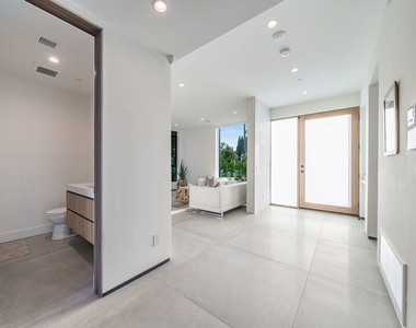 200 N Doheny Drive - Photo Thumbnail 27