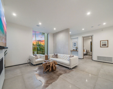 200 N Doheny Drive - Photo Thumbnail 8