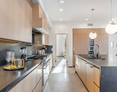 200 N Doheny Drive - Photo Thumbnail 40