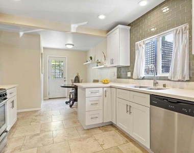 2333 Howard Ave - Photo Thumbnail 5