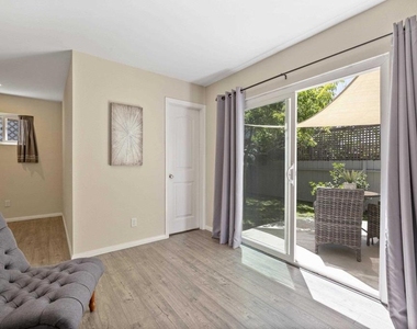 2333 Howard Ave - Photo Thumbnail 11
