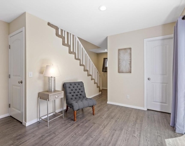 2333 Howard Ave - Photo Thumbnail 13