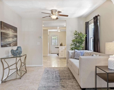 2333 Howard Ave - Photo Thumbnail 3