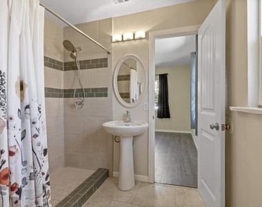 2333 Howard Ave - Photo Thumbnail 19