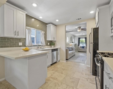 2333 Howard Ave - Photo Thumbnail 7