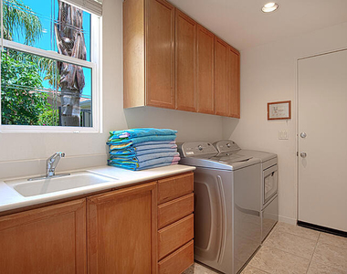 379 Tomahawk Drive - Photo Thumbnail 16