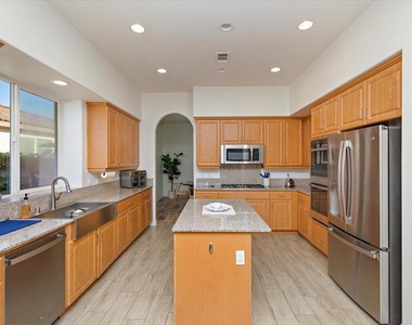 39561 Picasso Court - Photo Thumbnail 10