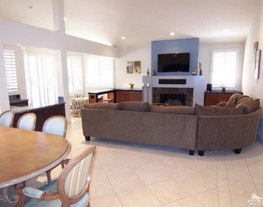 195 Desert Lakes Drive - Photo Thumbnail 4