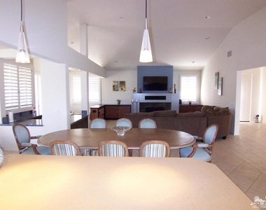 195 Desert Lakes Drive - Photo Thumbnail 5