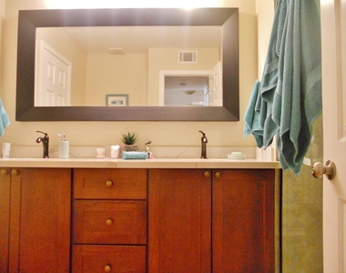 197 Madrid Avenue - Photo Thumbnail 14