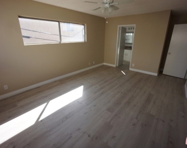 1538 Stanford Street - Photo Thumbnail 5