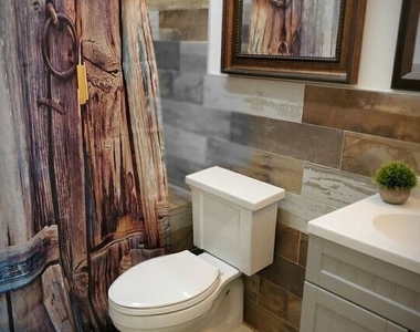 1214 S Norton Avenue - Photo Thumbnail 15