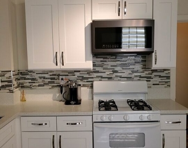 1214 S Norton Avenue - Photo Thumbnail 9